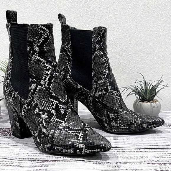 Steve Madden ankle booties snake print - Picture 2 of 11